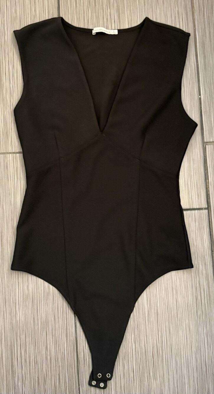 Abercrombie & Fitch Sleeveless Plunging V-neck Bodysuit Size Large Black